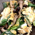 マジュマジュ's cooksnap of when they made 青梗菜としめじの卵とじ.
