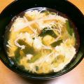 max4995's cooksnap of when they made ■簡単朝昼■かにかま卵わかめスープ減量夜.
