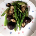 へい♡ゆー♡'s cooksnap of when they made 簡単！アスパラと椎茸のバター炒め.