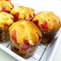 マダムカフェ♡'s cooksnap of when they made 簡単♡苺のホワイトチョコチップマフィン.