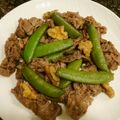ざりがにサラダ's cooksnap of when they made スナップエンドウとクルミと牛肉の炒め物.