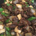 やよもも's cooksnap of when they made 牛唐揚げとキノコの甘辛炒め.