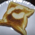 ジョングレ's cooksnap of when they made ハロウィンに☆簡単カワイイおばけトースト.