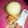 セロりえぴよ's cooksnap of when they made ピーラーで簡単！りんごや梨の皮むきコツ.
