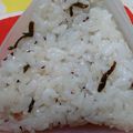 あゆたっくん's cooksnap of when they made ゆかりと塩昆布のおにぎり.