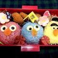 mother＊s's cooksnap of when they made 簡単キャラ弁 エルモ クッキーモンスター.