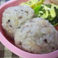 おにぎりママ's cooksnap of when they made 雑穀おにぎり～鮭とごま塩～.