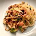 minyacOM's cooksnap of when they made ツナ缶残り汁&キャベツだけ満足焼きうどん.