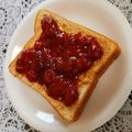 SUNMOONMOM's cooksnap of when they made ピーナッツバターといちごジャムのトースト.