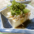 solapapa's cooksnap of when they made たっぷりしらすとシソネギ冷奴.