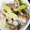 hozunyam's cooksnap of when they made 相性抜群！レタスとあさりの酒蒸し♪.