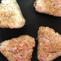 ma___111's cooksnap of when they made 焼肉のタレで胡麻ベーコン焼きおにぎり.