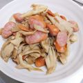 あさりasari's cooksnap of when they made 舞茸とウインナーのバタポン炒め.