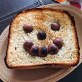 かなぽん☆☆'s cooksnap of when they made ❑ブロックチョコdeお顔トースト❏.