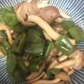 くまの子ども's cooksnap of when they made ピーマンとしめじの醤油炒め♡お弁当.
