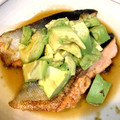 さとこま's cooksnap of when they made 秋鮭とアボカドで。和えるソースでマリネ風.