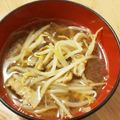 徒然ひろにゃ♪'s cooksnap of when they made 味噌ラーメン？モヤシで節約おかずスープ.