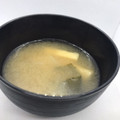 まこさんど's cooksnap of when they made 玉ねぎとワカメと油揚げの味噌汁.