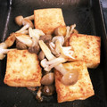 コッピー３０５'s cooksnap of when they made しめじと厚揚げのバター醤油炒め.