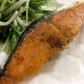 りんごが好きです's cooksnap of when they made 簡単★塩鮭の醤油バタームニエル.