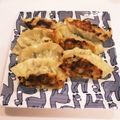 ❁Abake❁'s cooksnap of when they made 練りと熱湯がポイント☆肉汁たっぷり餃子.