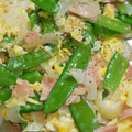 おばけのコックさん's cooksnap of when they made 絹さやと新玉ねぎとベーコンの卵炒め.