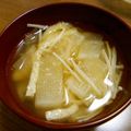 お塩と砂糖's cooksnap of when they made 「エノキ・油揚げ・大根」の味噌汁.