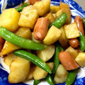 まーこ◡̈'s cooksnap of when they made 新じゃがとスナックエンドウの甘辛炒め.