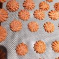 RINA2／7's cooksnap of when they made いちごパウダーで桜の絞り出しクッキー.