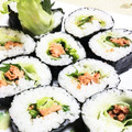 KUMI KUMI's cooksnap of when they made 鮭フレークで簡単♪サラダ巻き風のり巻き.