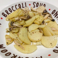 parfumdoux's cooksnap of when they made すっぱ旨♪ジャガイモとしめじのレモン炒め.