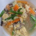 さっちゃん３２'s cooksnap of when they made アスパラと卵の春色中華風スープ.