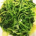 アナマミー's cooksnap of when they made シャキッと豆苗 にんにく炒め.