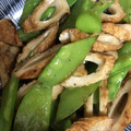 ゴム長靴のピッピ's cooksnap of when they made 絹さやとちくわ、バター焦がし醤油炒め♪.