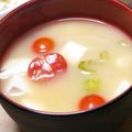 あ～ちゃんさ～ちゃん's cooksnap of when they made ミニトマトと豆腐とレタスの三色味噌汁.