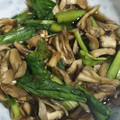 もんぞぅ's cooksnap of when they made 簡単★レンジで舞茸と小松菜のお浸し.