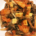 ＊にょにょん＊'s cooksnap of when they made しめじとキムチのチーズ炒め.