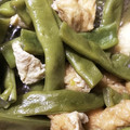 ぷーちゃん嫁♪'s cooksnap of when they made 平さやいんげんと油揚げの煮物.