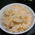 鯨家まり☆'s cooksnap of when they made 炊飯器にお任せ鮭と舞茸の炊き込み茶飯.