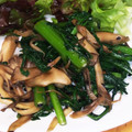 みちゃ0214's cooksnap of when they made しゃきしゃきの春菊とまいたけのおひたし.