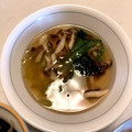 Nana983's cooksnap of when they made しめじとサニーレタスのコンソメスープ.