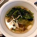 Nana983's cooksnap of when they made しめじとサニーレタスのコンソメスープ.