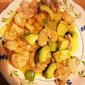 tzgco's cooksnap of when they made 絶品♪鶏肉とアボカドのマヨしょうゆ炒め.