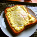 haruku221's cooksnap of when they made 簡単✩卵とろ〜りチーズマヨトースト.