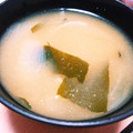 momocookin's cooksnap of when they made 新玉ねぎとワカメの味噌汁.