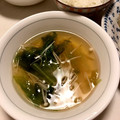 Nana983's cooksnap of when they made しめじとサニーレタスのコンソメスープ.