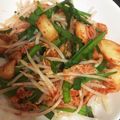 ＊にょにょん＊'s cooksnap of when they made ☆ニラ＆もやし＆キムチのラー油炒め♪.