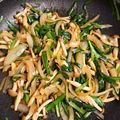 こた☆むぎ's cooksnap of when they made にらとしめじのピリ辛炒め.
