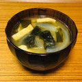 Asato★'s cooksnap of when they made 玉ねぎと油揚げとわかめの味噌汁.