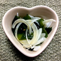 らて♪'s cooksnap of when they made わかめと新玉ねぎの酢の物.